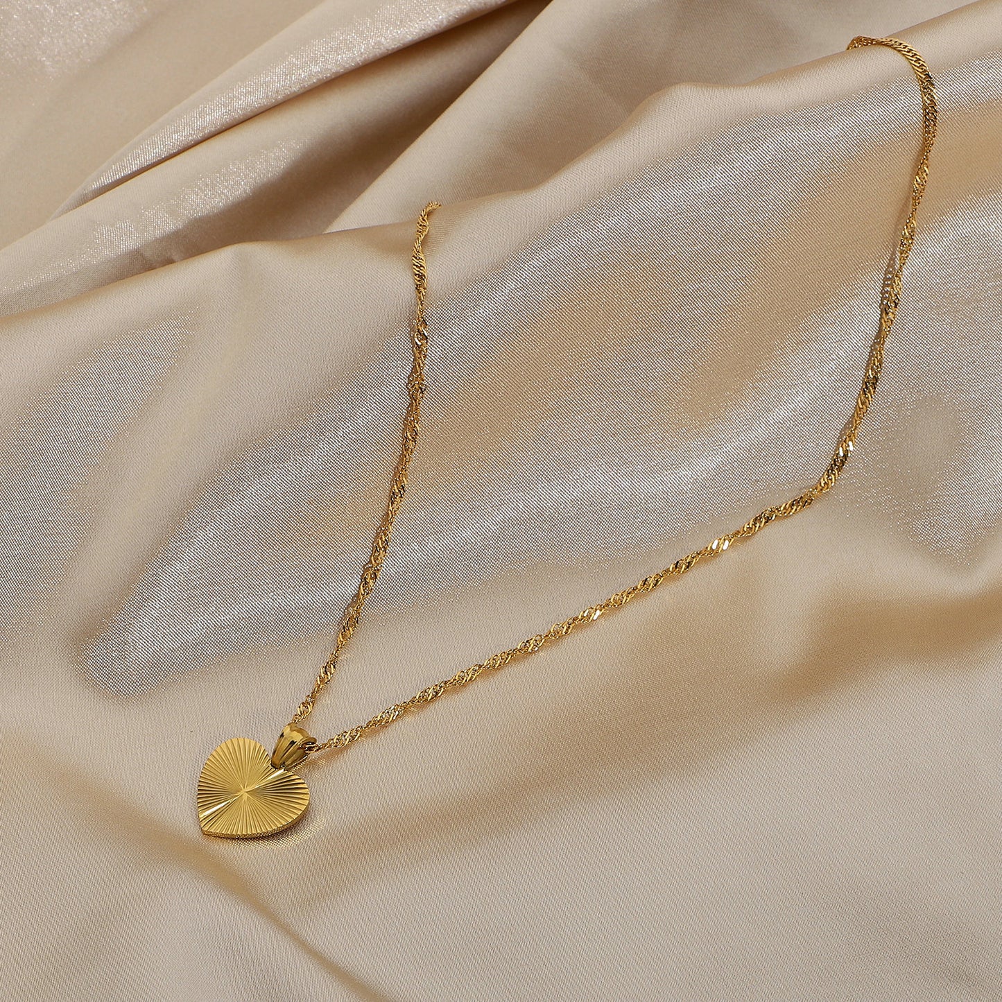 5pcs Simple Retro Inspired Love Necklace Women's 18K Gold Vacuum Electroplated Stainless Steel Heart Necklace Pendant