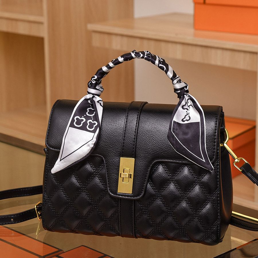 Version Of Fashion Small Fragrance Women's Bag New High-Grade Sense Diamond Lattice Chain Bag Simple Crossbody Bag Small Square