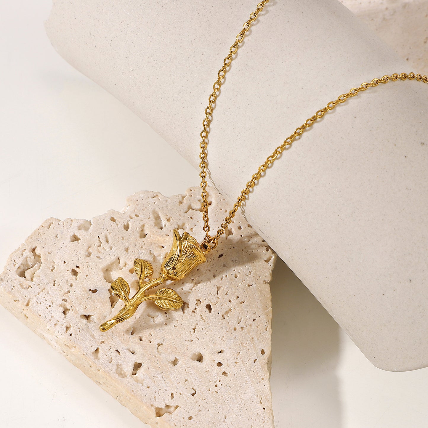 5pcs New Fashion 18K Gold Plated Three-Dimensional Rose Pendant Necklace Jewelry Women's Necklace Jewelry