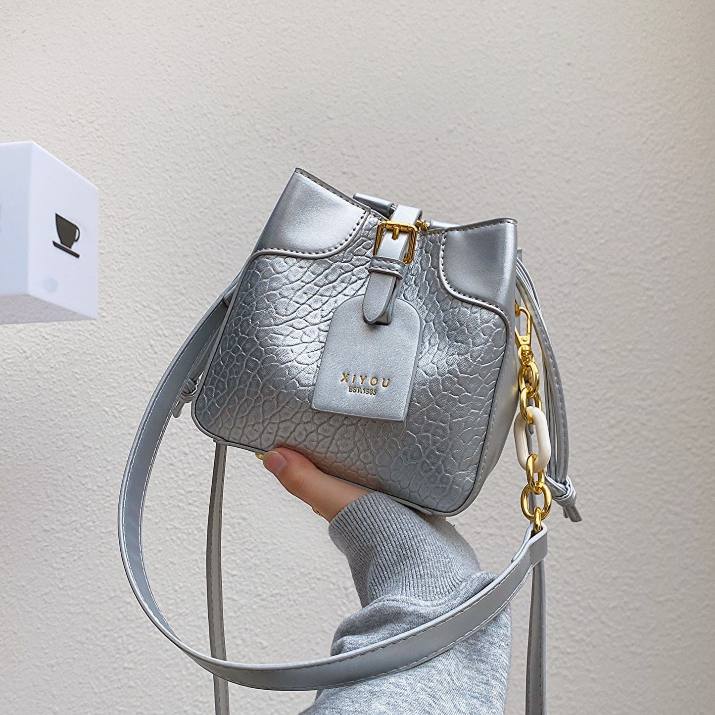 New Single Shoulder Bucket Bag Simple Thin Casual Crossbody Bag Women's Bag Large Capacity Light Luxury