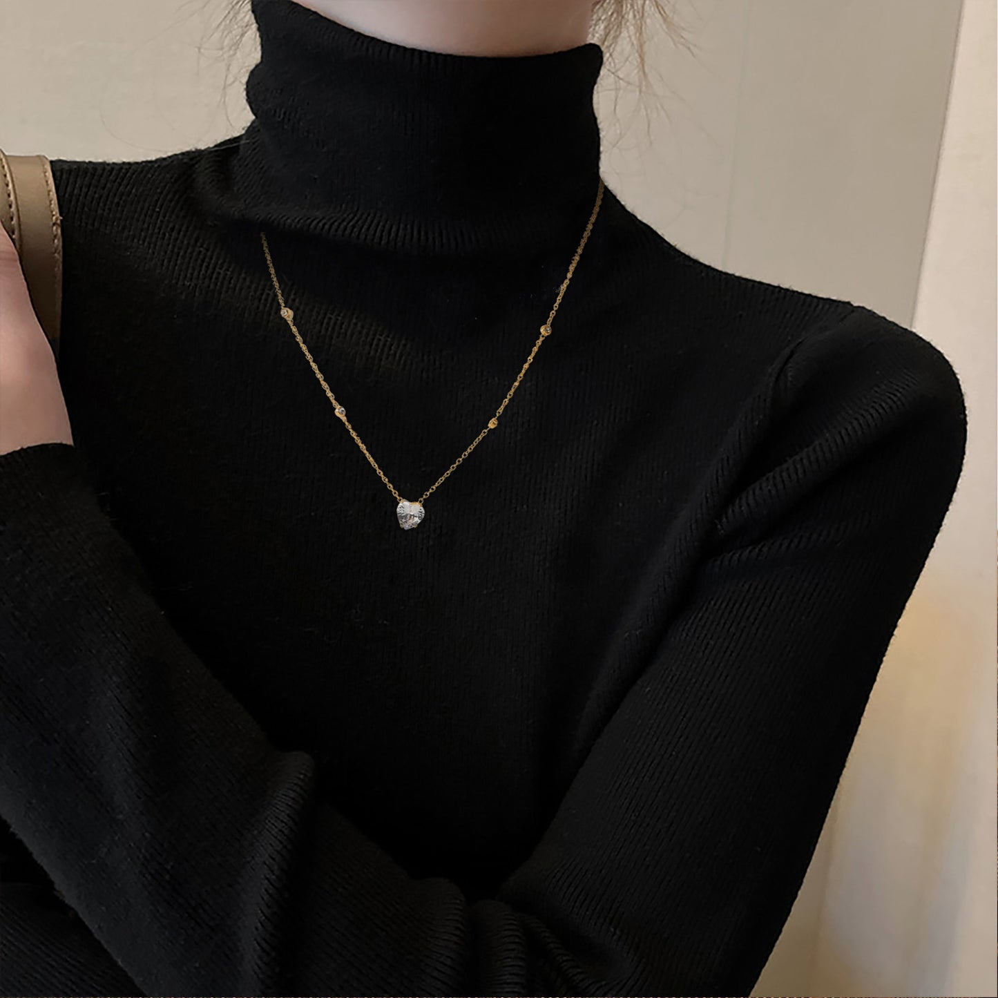 5pcs 18K Gold-Plated Stainless Steel Necklace White Heart-Shaped Zircon Necklace Ladies Temperament Jewelry With A Of Necklaces