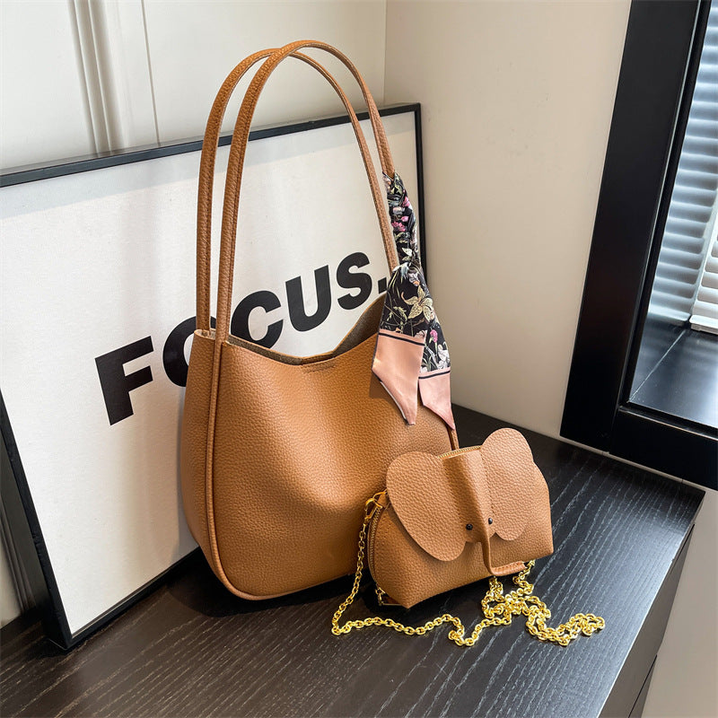 Single Shoulder Underarm Bag Women'S Large Capacity Tote Bag Autumn New Commuter Bag With A Small Elephant Bag