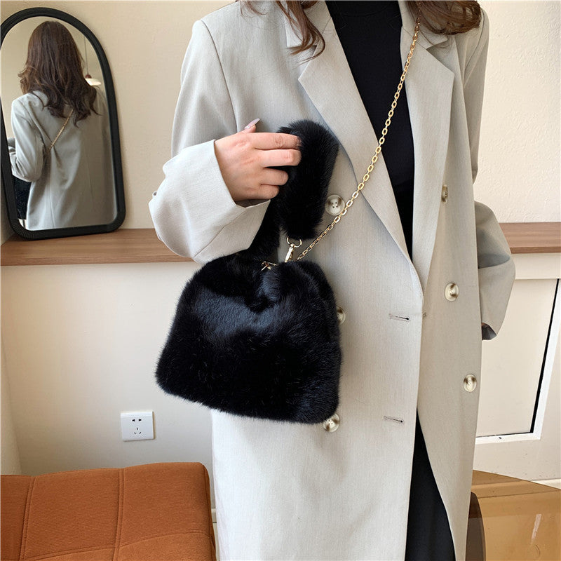 New Soft Plush Chain Crossbody Bag - Autumn and Winter Fashion for Women with a Touch of Luxurious Furry Elegance
