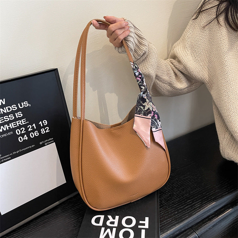 Single Shoulder Underarm Bag Women'S Large Capacity Tote Bag Autumn New Commuter Bag With A Small Elephant Bag