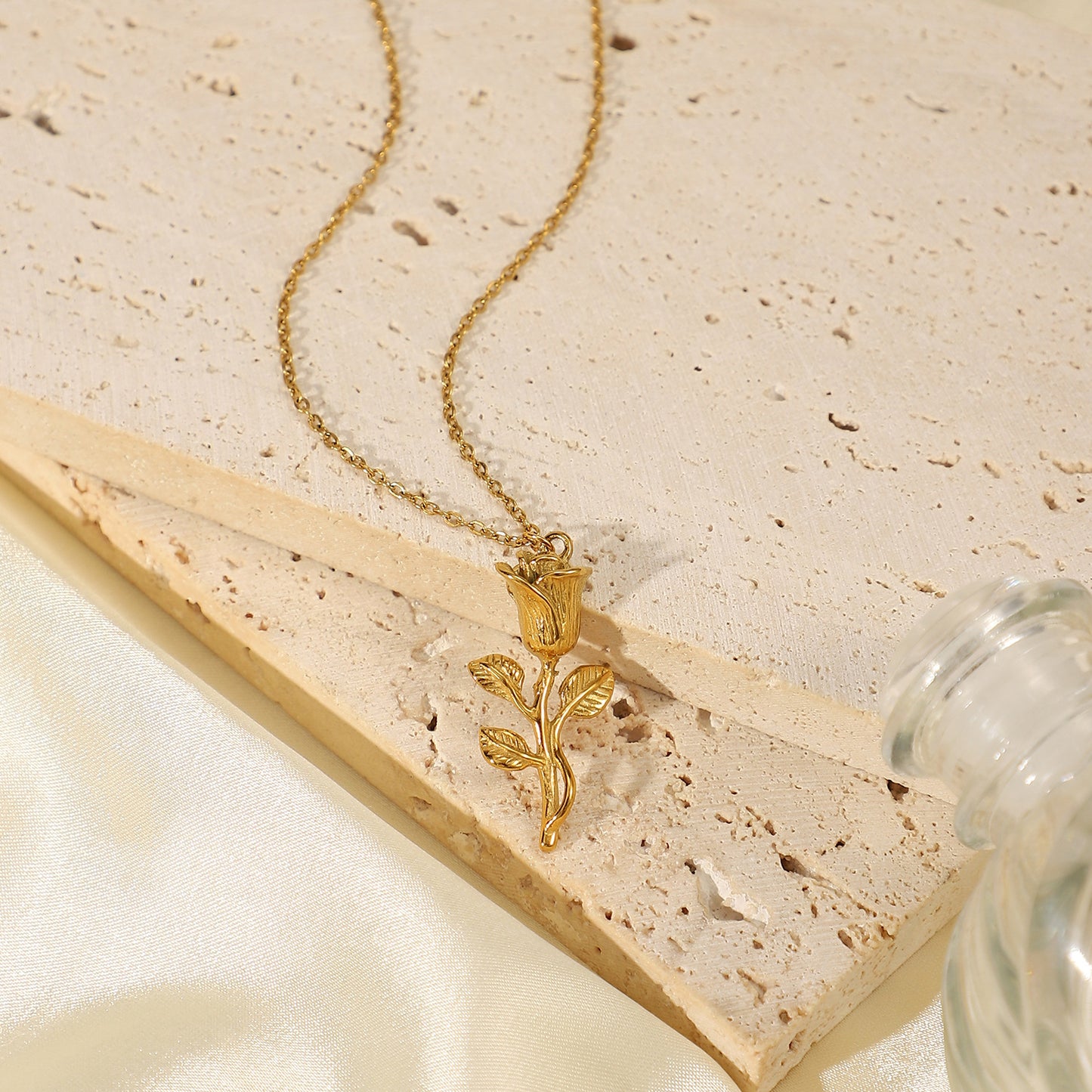 5pcs New Fashion 18K Gold Plated Three-Dimensional Rose Pendant Necklace Jewelry Women's Necklace Jewelry