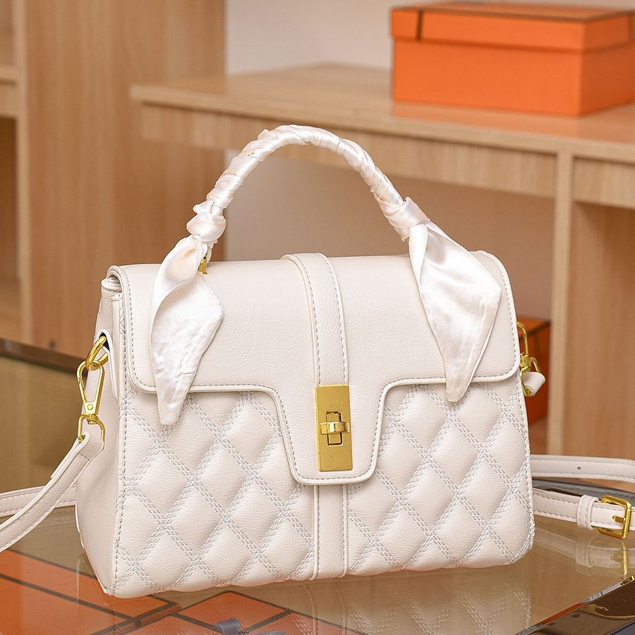Version Of Fashion Small Fragrance Women's Bag New High-Grade Sense Diamond Lattice Chain Bag Simple Crossbody Bag Small Square