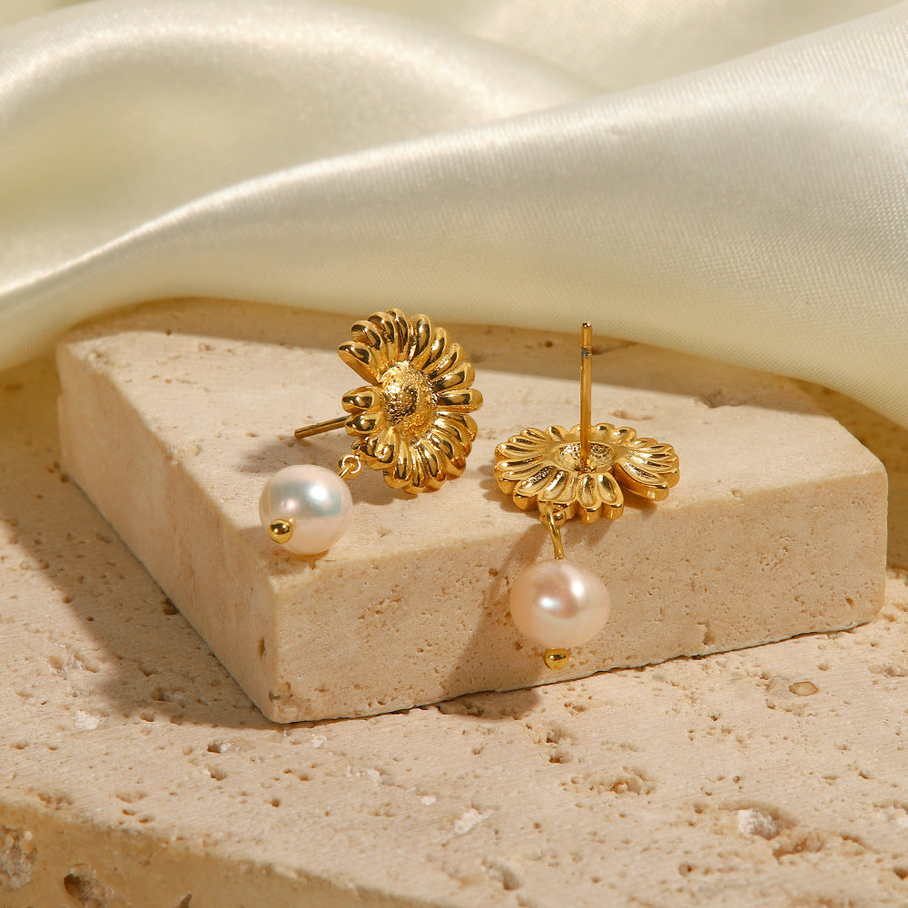 5pcs Vintage Elegant Little Daisies Studs Light Pearl Earrings Women Fashion Personality All-Match Titanium Steel Earrings Earrings