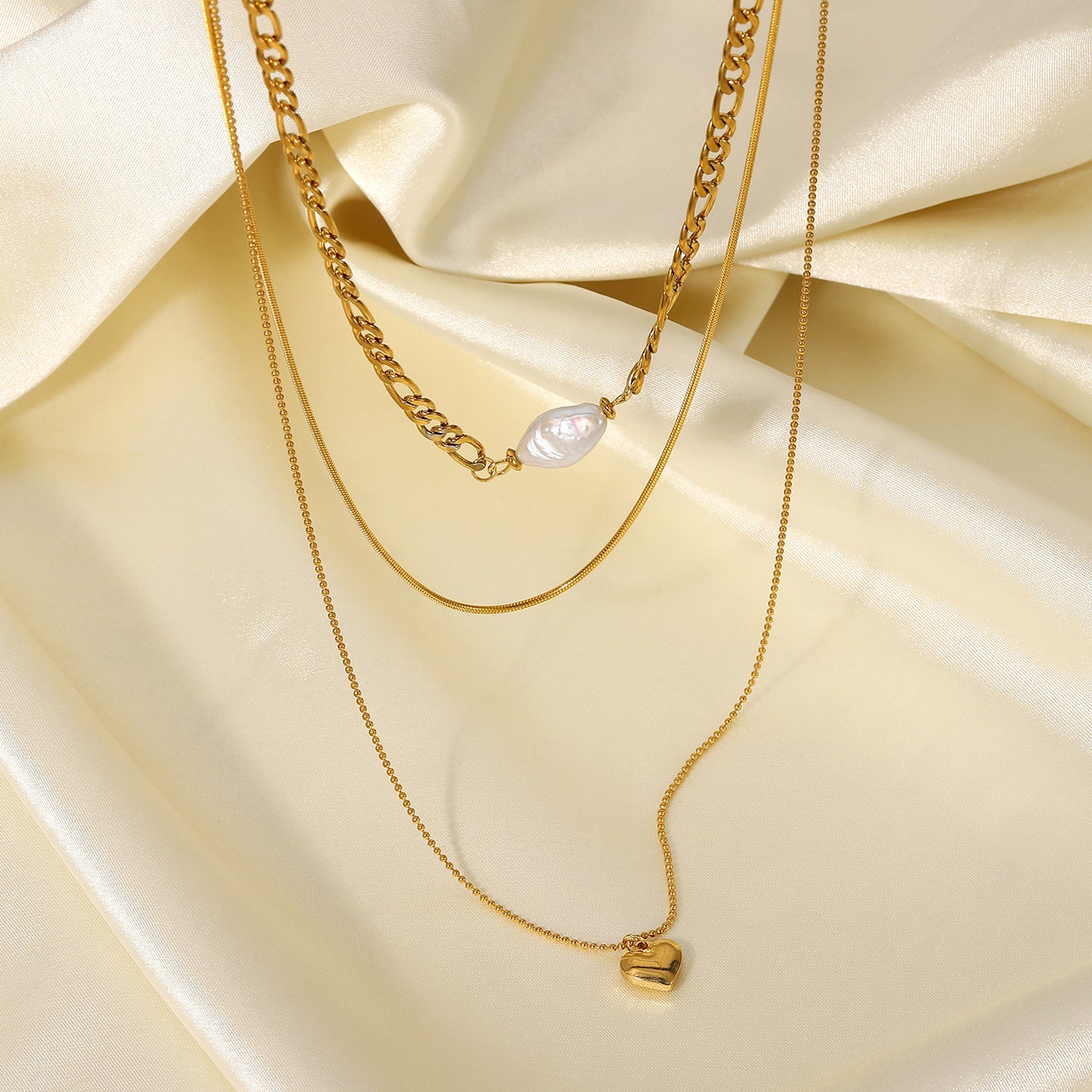 5 pcs 18K Gold-Plated Stainless Steel Three-Layer Heart-Shaped Pendant Necklace Figaro Chain Natural Light Pearl Necklace For Women