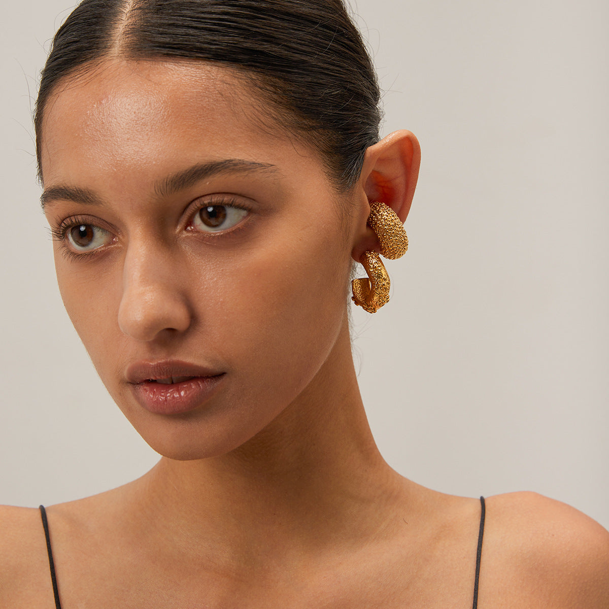 5pcs 18K Gold Stainless Steel Hammer Flower C-Shaped Earrings Niche Design Sense Of High-End Earrings Studs Women