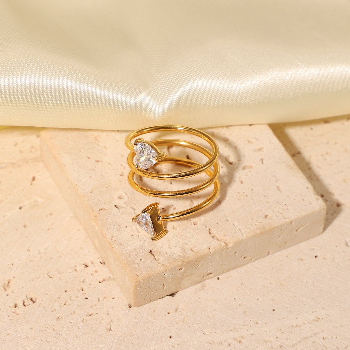 5pcs New 18K Gold Plated Spiral Triangle Zircon Ring Stainless Steel Triangle Heart Zircon Screw Ring Jewelry Female