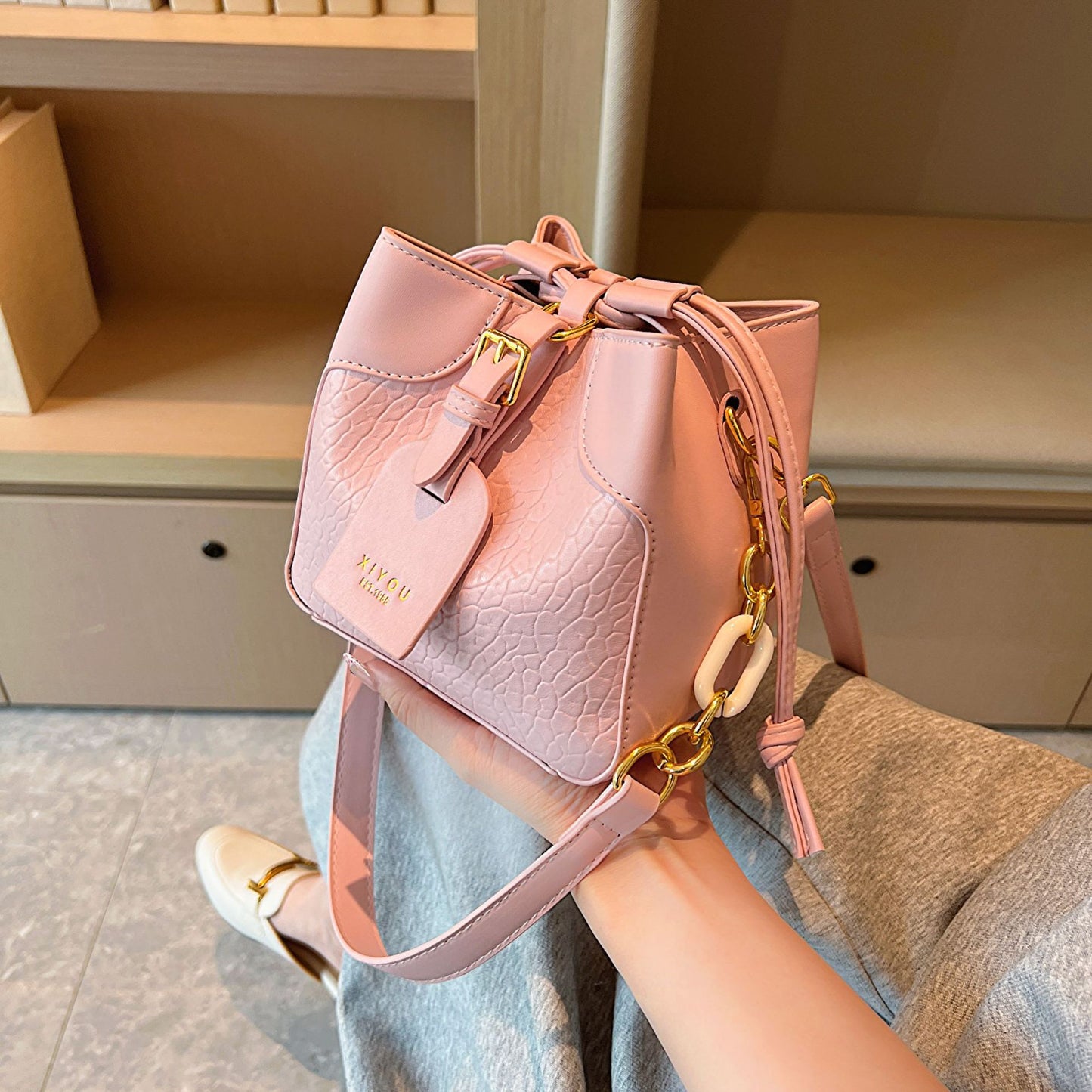 New Single Shoulder Bucket Bag Simple Thin Casual Crossbody Bag Women's Bag Large Capacity Light Luxury