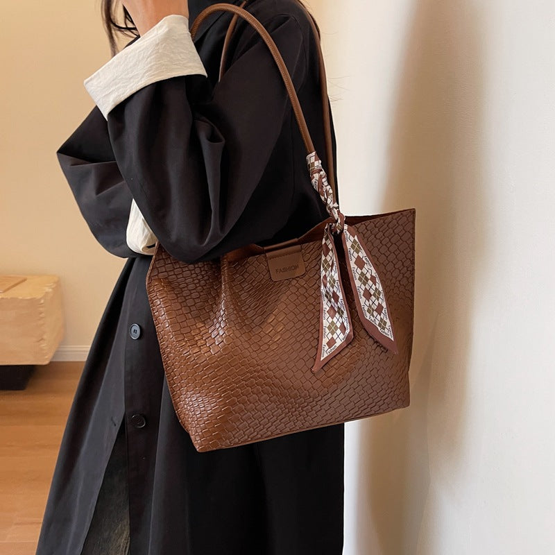 Senior Sense Commuter Large Capacity Bag Female New Fashion Retro All-In-One Shoulder Bag Air Tote Bag