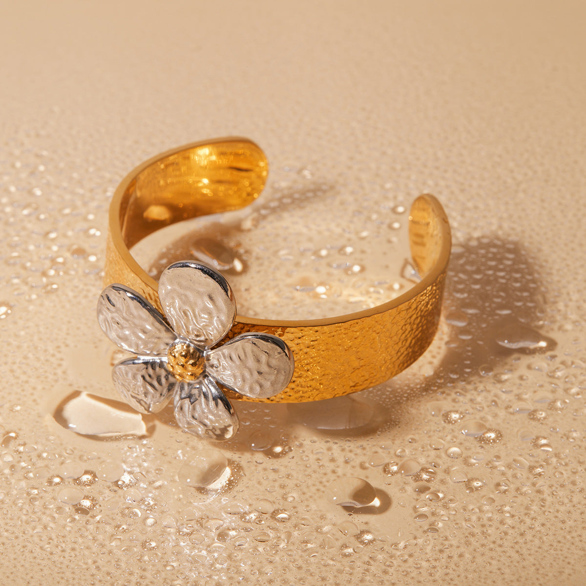 5pcs Fashion All-Match Titanium Steel Bracelet Sweet Cool Gold And Silver Matching Flowers Open 18K Gold Stainless Steel Bracelet Hand Jewelry