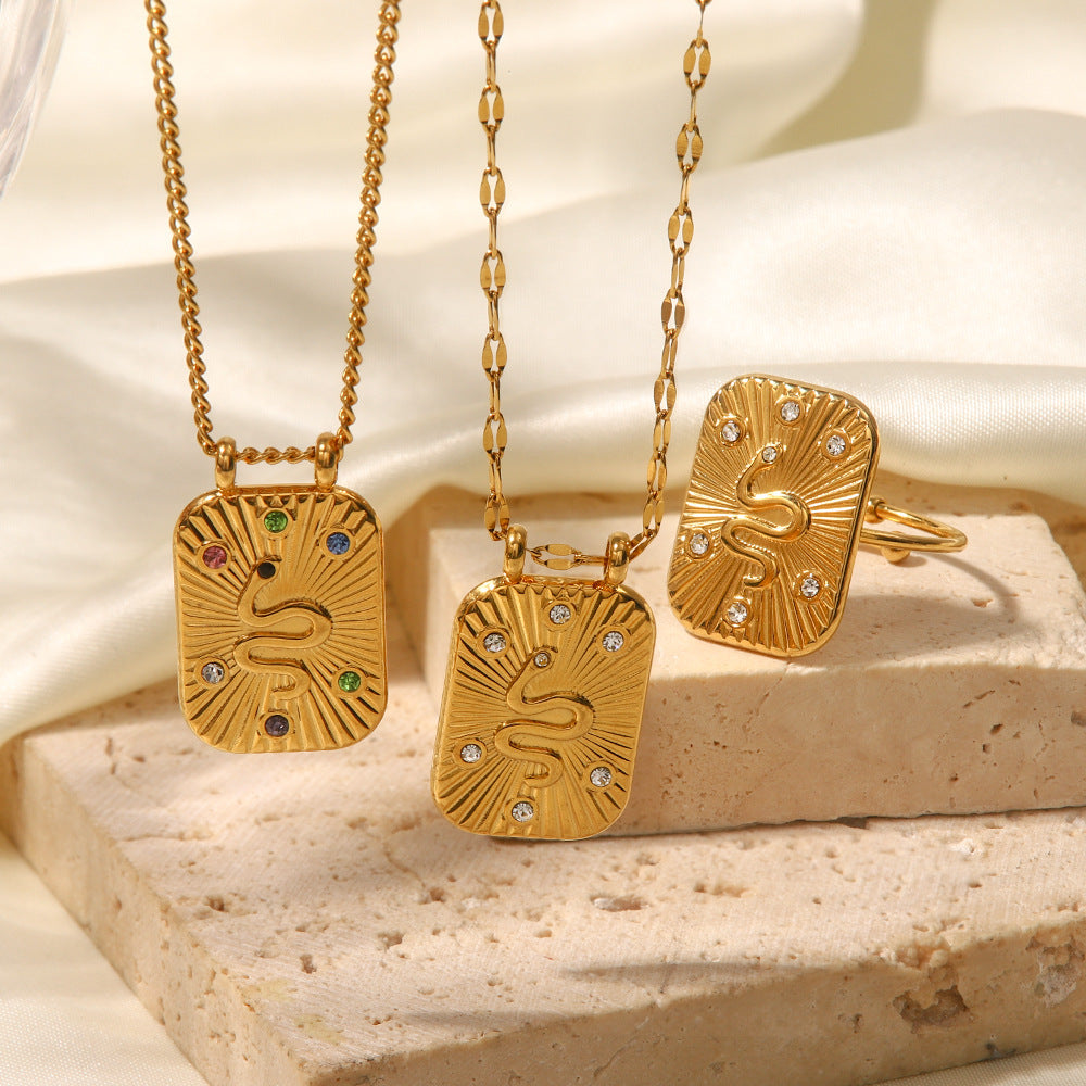 5pcs Vintage Style 18 K-Plated Stainless Steel Square Pendant Necklace With Diamond Serpentine Pattern Fashion Jewelry