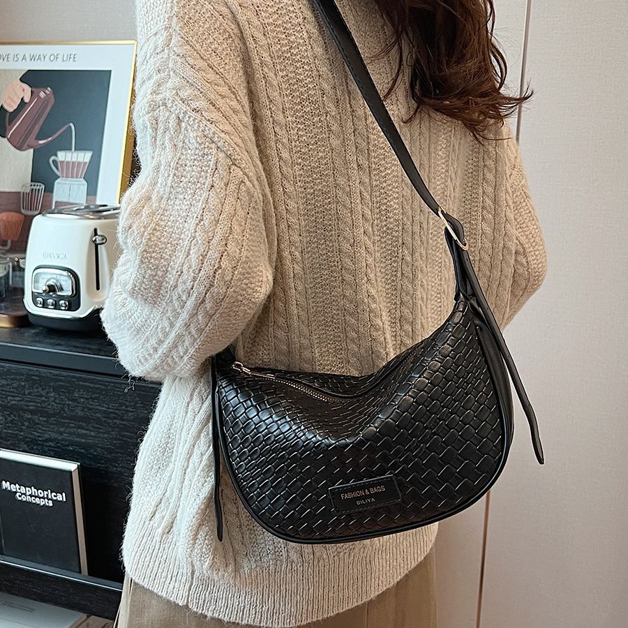 Popular Large Capacity Dumplings Armpit Bag Female Autumn And Winter New Single Shoulder Crossbody Bag Fashion High Texture Commuter Bag
