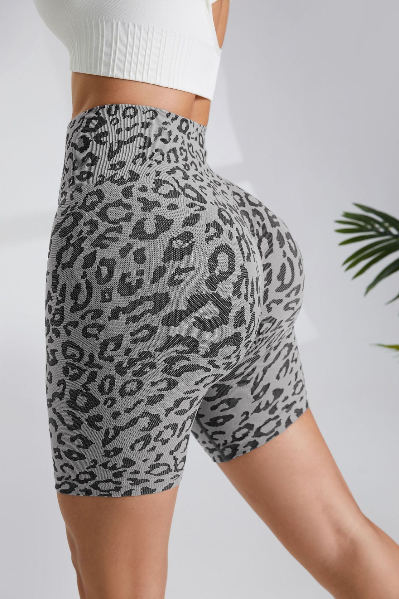 High-Waisted Leopard Print Yoga Five-Quarter Pants With Hip Lift Over Running Half-Pants Peach Butt Fitness Shorts