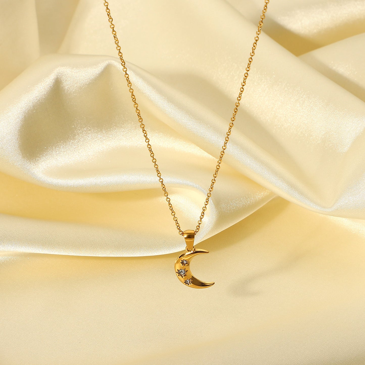 5pcs Fashion With 18K Gold-Plated Stainless Steel Inlaid With Three Zircon Moon Pendant Necklace Women