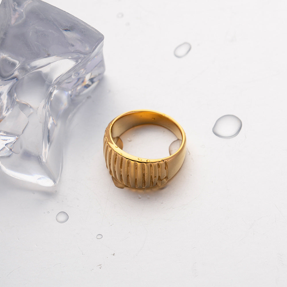 5pcs Niche 18K Electric Gold Plated Titanium Steel Ring 18K Gold Stainless Steel Vertical Grain Cut Wide Face Ring