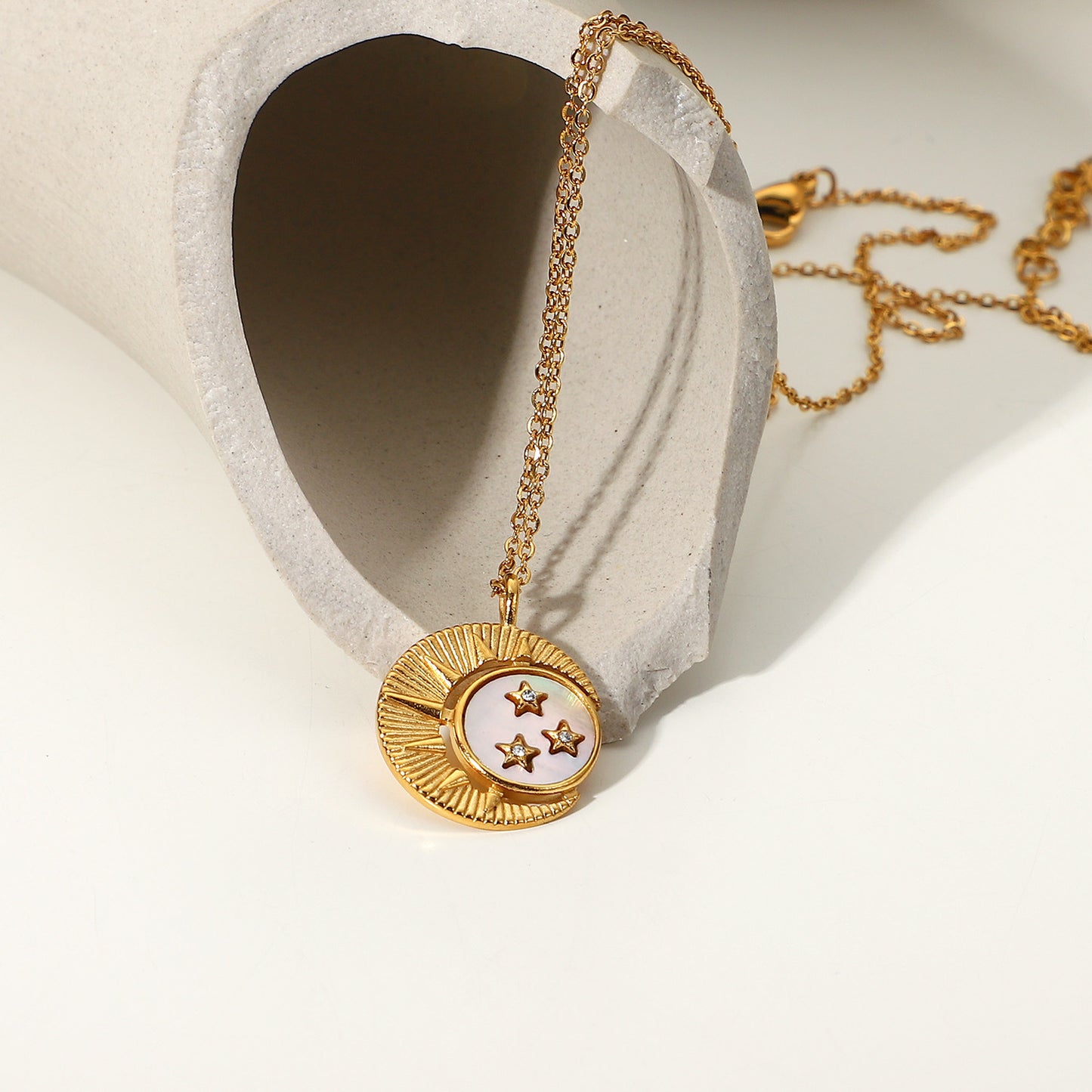 5pcs 18K Gold Stainless Steel White Shell Inlaid With Stars Moon Sun Pendant Necklace Fashion Inlaid Zircon Collar Women