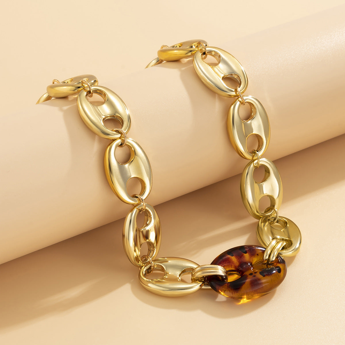 5 pcs Retro Exaggerated Acrylic Pig Nose Buckle Necklace Female Personality Retro Texture Single Layer Collar