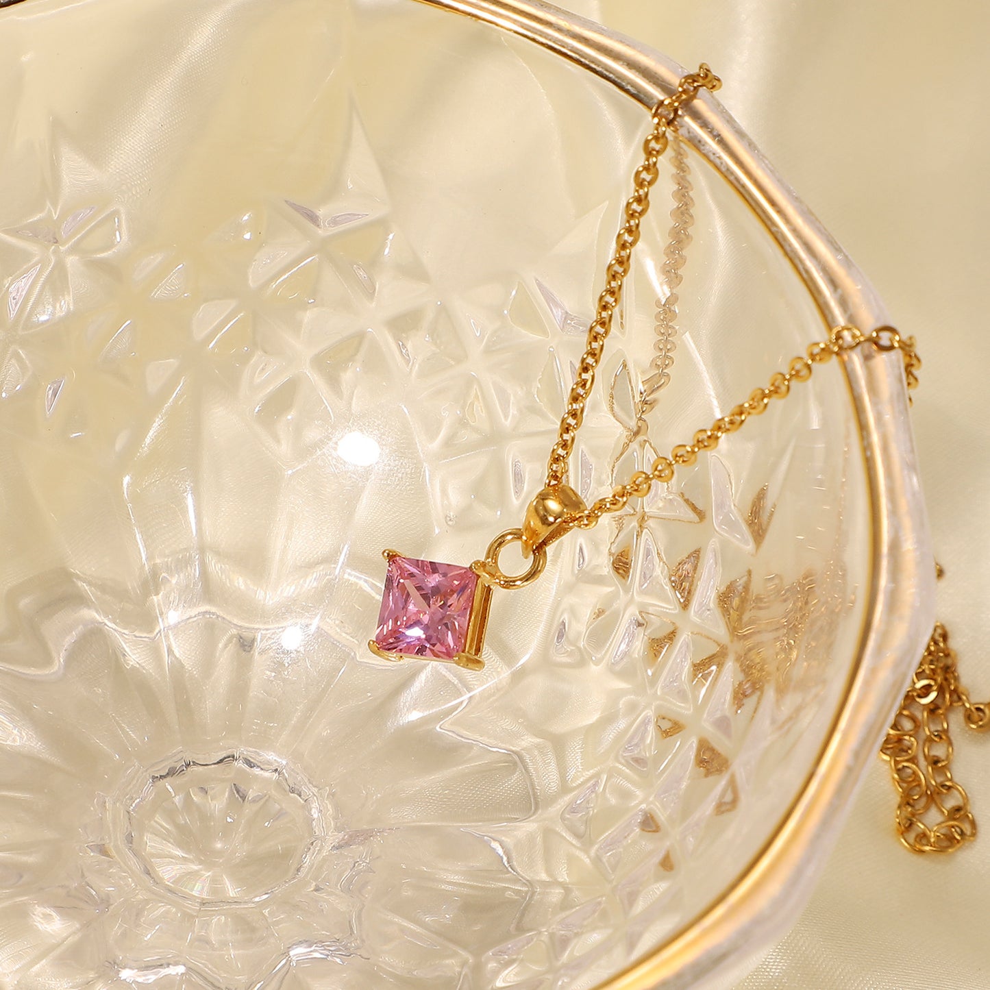 5pcs Fashion Fashion 18K Gold-Plated Stainless Steel Color Diamond-Shaped Zircon Pendant Necklace For Women