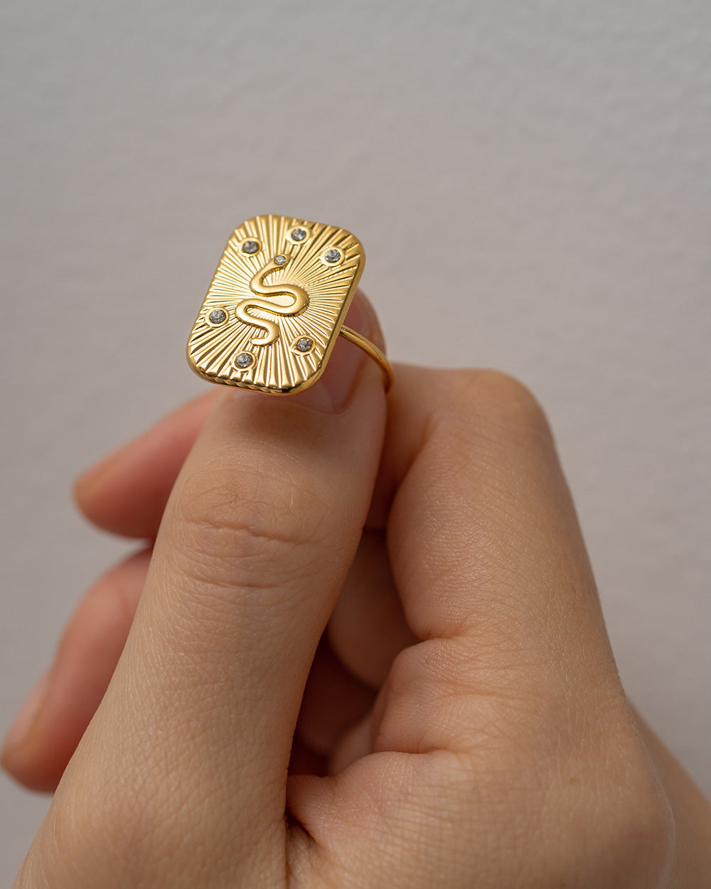 5pcs 18K Gold Exquisite Craft Square Set White Diamond Snake-Like High Fashion Personality Open Ring