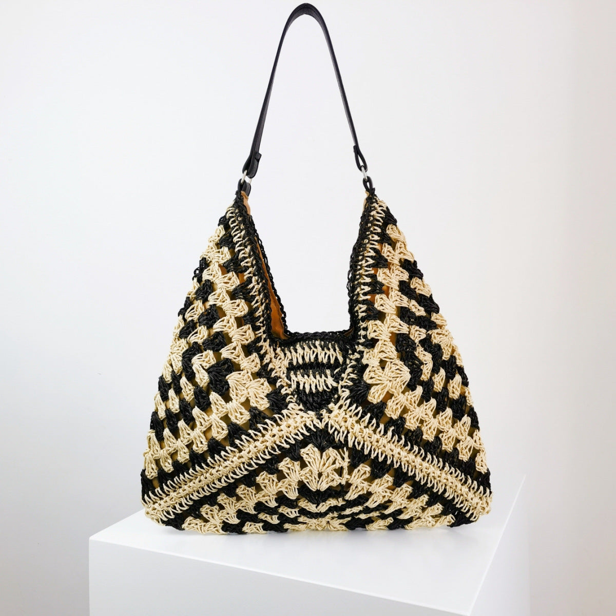 The New Hand-Made Straw Hollow Square Flower Big Triangle Color Contrast Woven Shoulder Bag