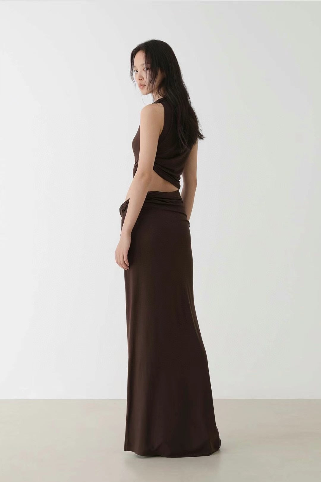 Spring And Summer New Merad Wear A Simple Slim Vertical Cut Knot Fold Vest Half Skirt Suit