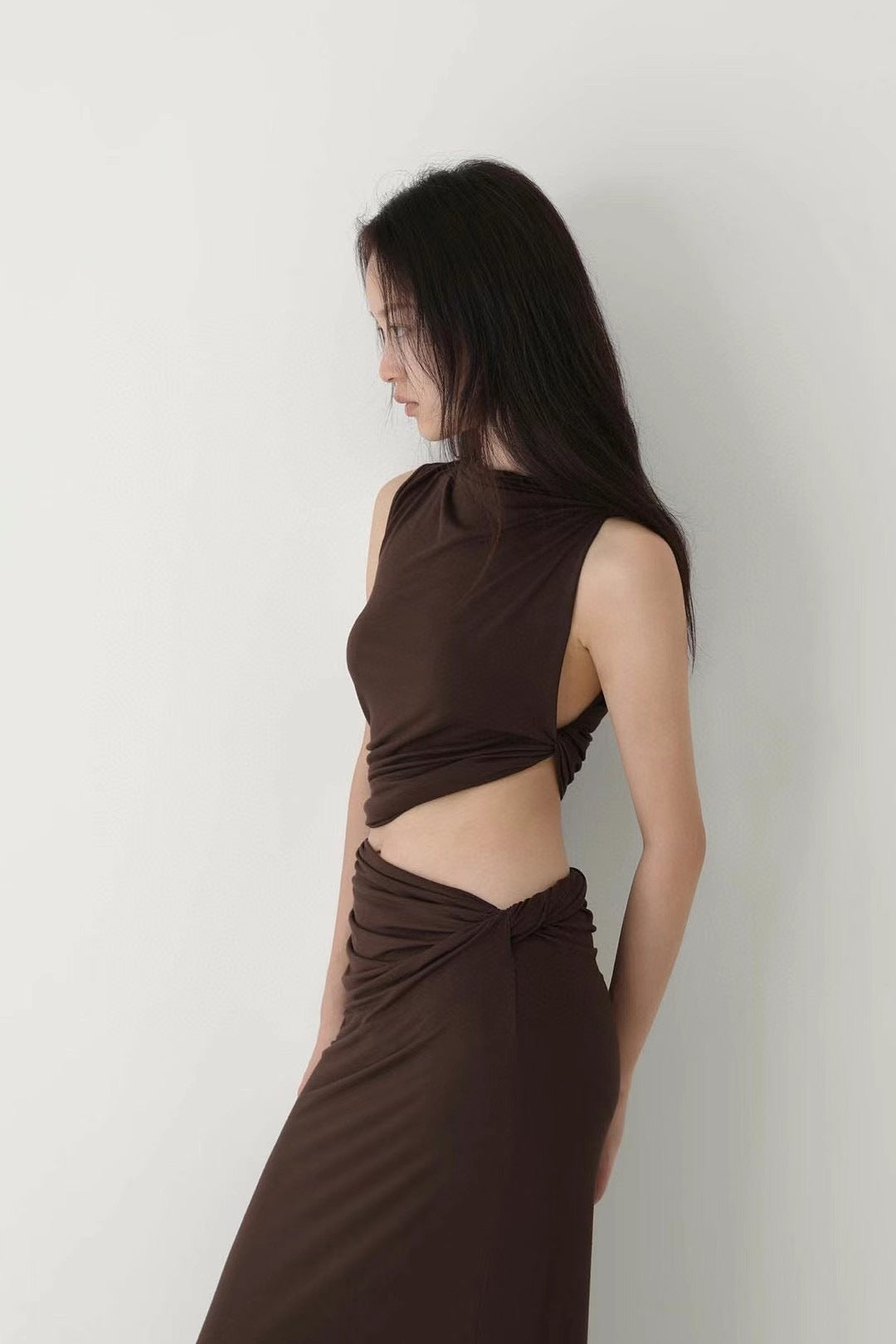 Spring And Summer New Merad Wear A Simple Slim Vertical Cut Knot Fold Vest Half Skirt Suit