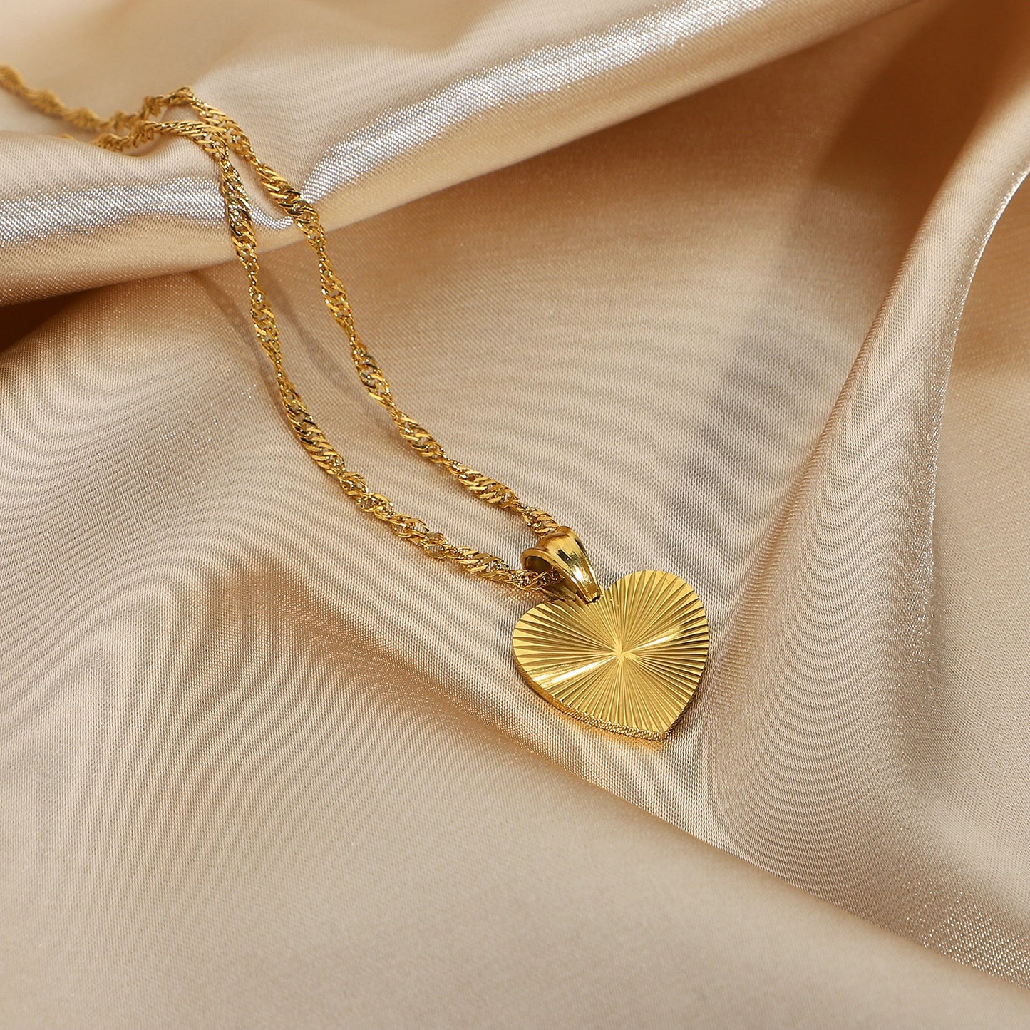 5pcs Simple Retro Inspired Love Necklace Women's 18K Gold Vacuum Electroplated Stainless Steel Heart Necklace Pendant