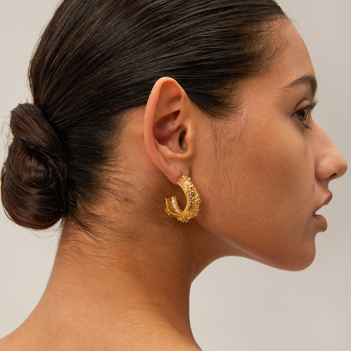 5pcs 18K Gold Stainless Steel Hammer Flower C-Shaped Earrings Niche Design Sense Of High-End Earrings Studs Women