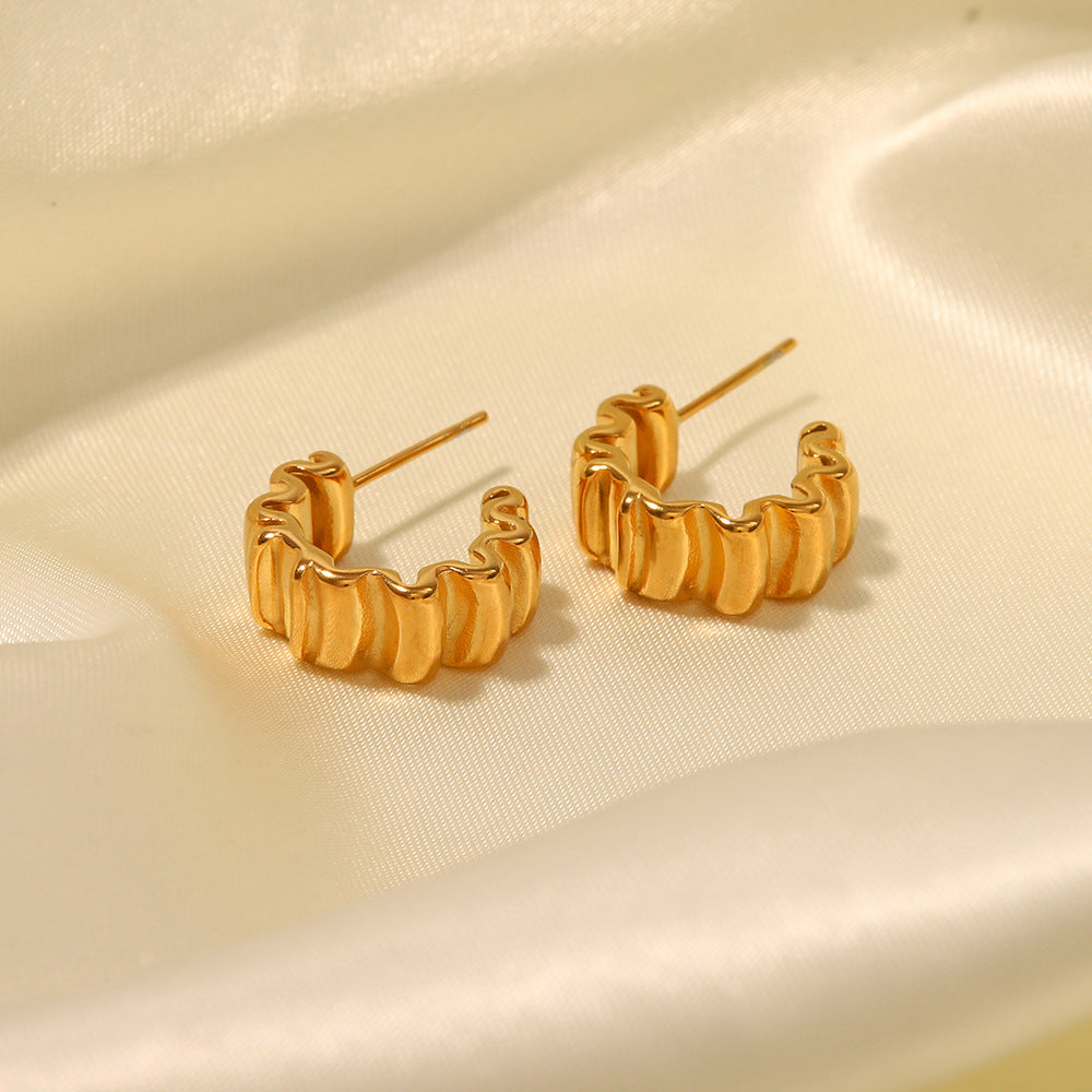 5pcs With The Popular 18K Gold-Plated Pleated C-Shaped Earrings Design Sense Fashion All Matching Earrings