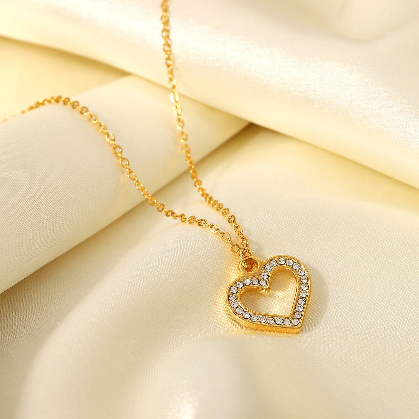 5pcs New 18K Gold Vacuum Electroplated Heart Necklace Stainless Steel Transparent Zircon Hollow Heart Pendant Necklace For Women