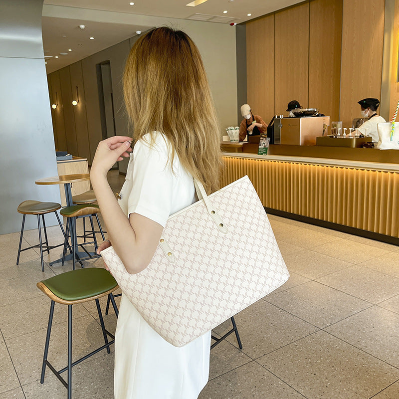 New Fashion Light Luxury Women's Shoulder Bag - Big Bag with Spacious Capacity, Perfect for Commuting and Everyday Style