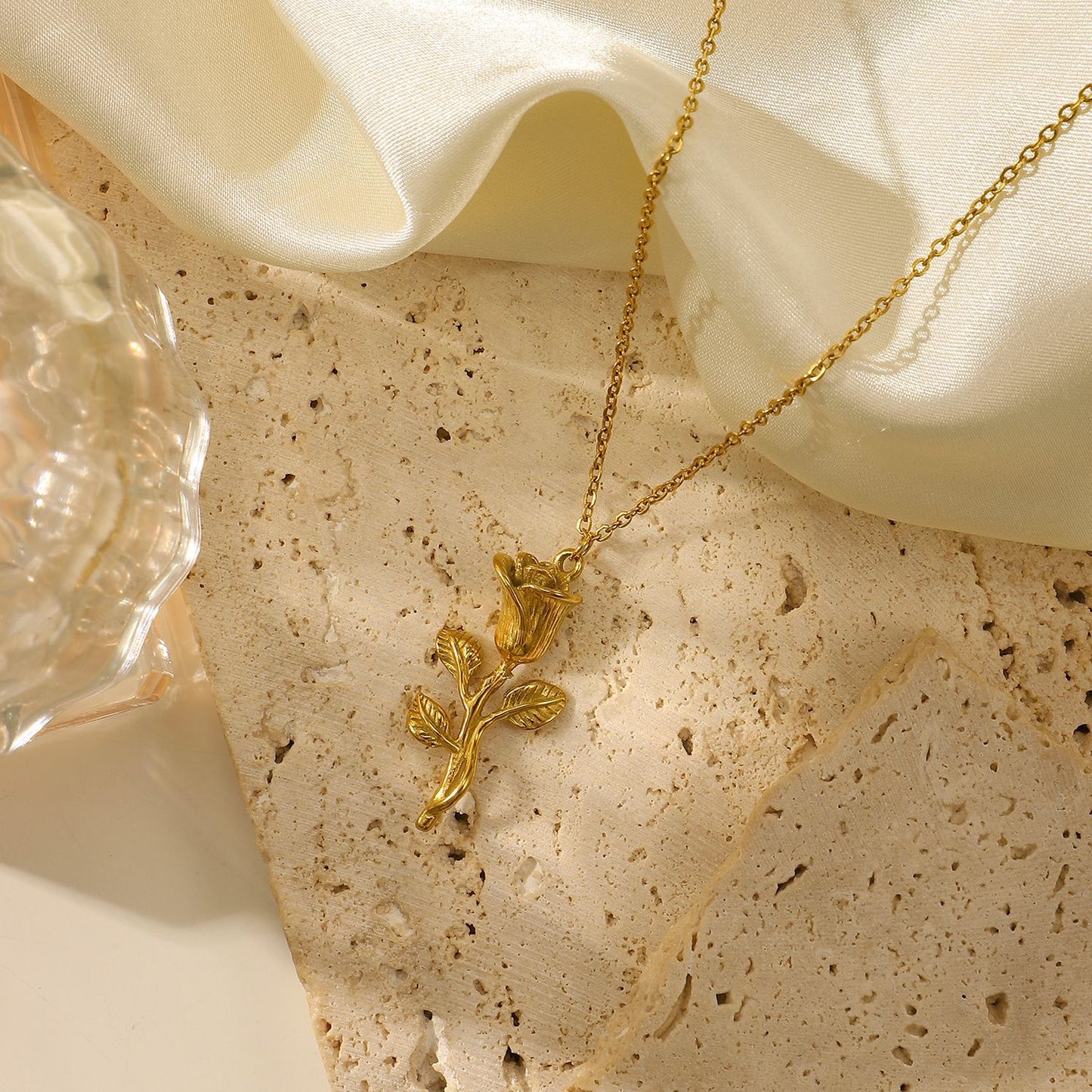 5pcs New Fashion 18K Gold Plated Three-Dimensional Rose Pendant Necklace Jewelry Women's Necklace Jewelry