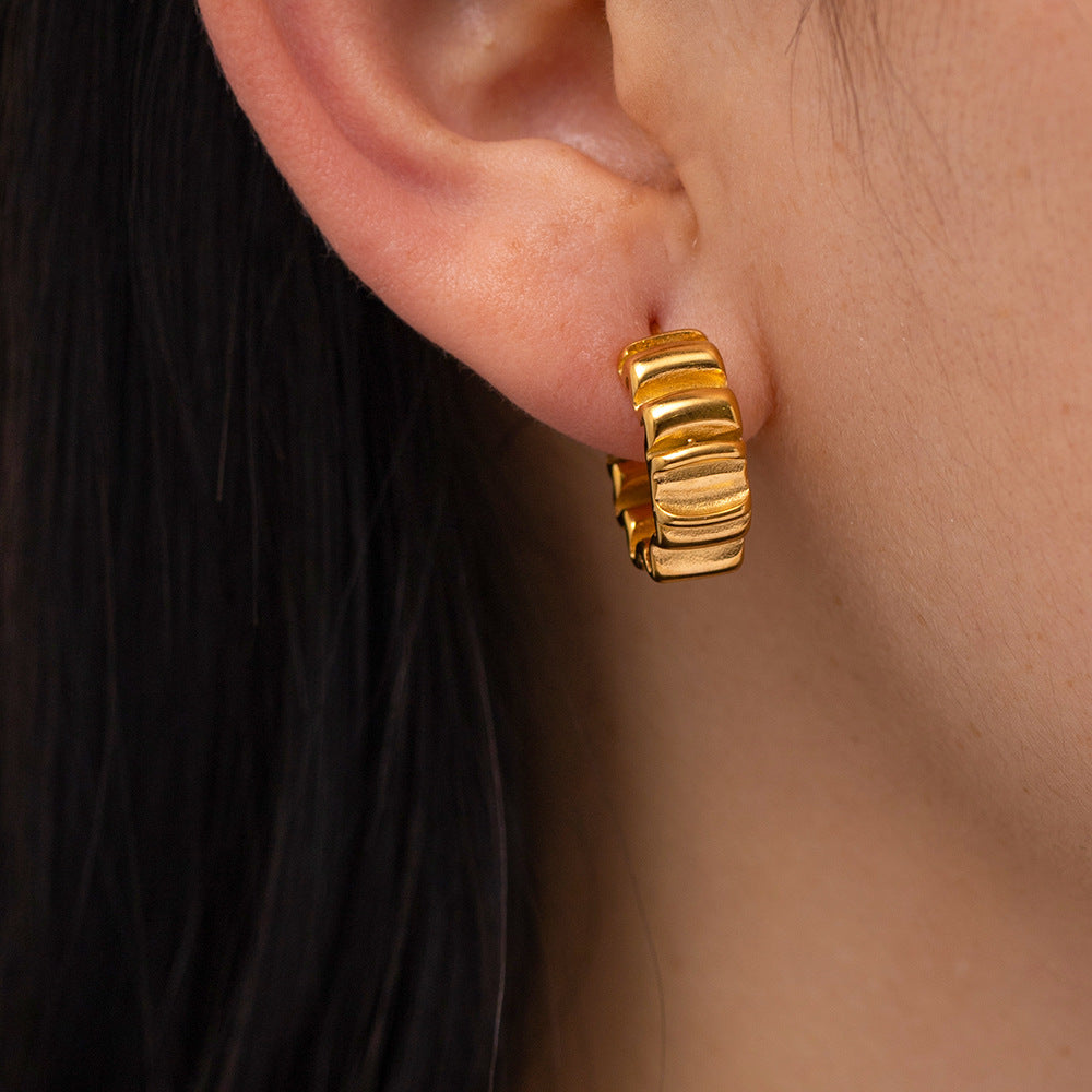 5pcs With The Popular 18K Gold-Plated Pleated C-Shaped Earrings Design Sense Fashion All Matching Earrings