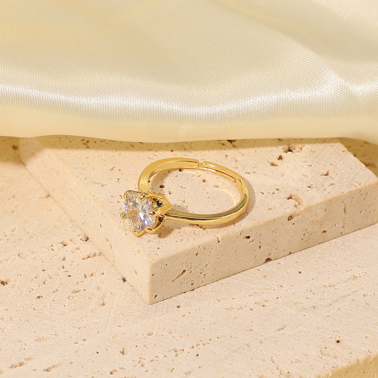 5pcs Ring 18K Gold White Round Zircon Six-Claw Ring Gold Plated Copper Ring