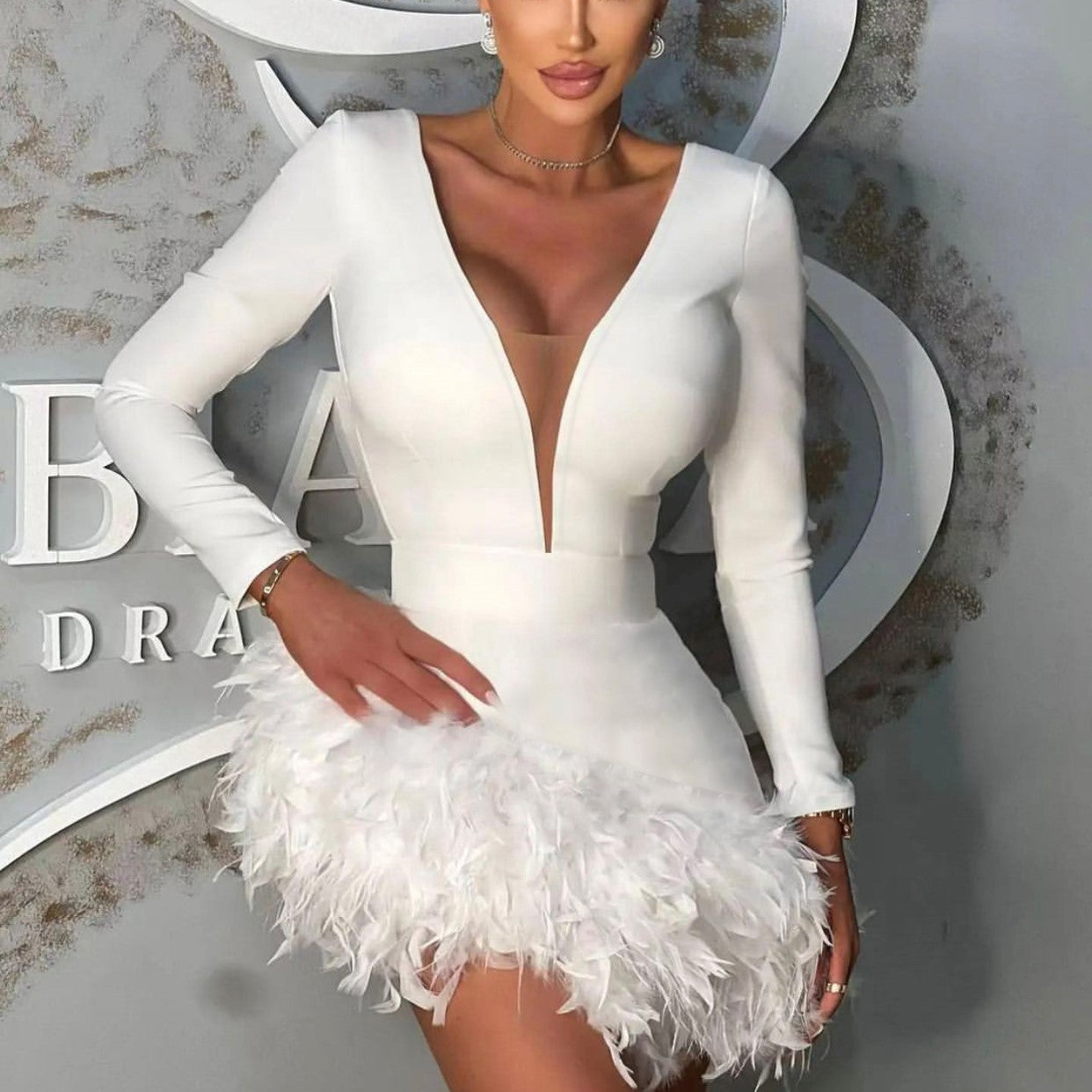 Spring/Summer New Women's Sexy Deep V Bag Buttock Feather Patchwork Party Dress
