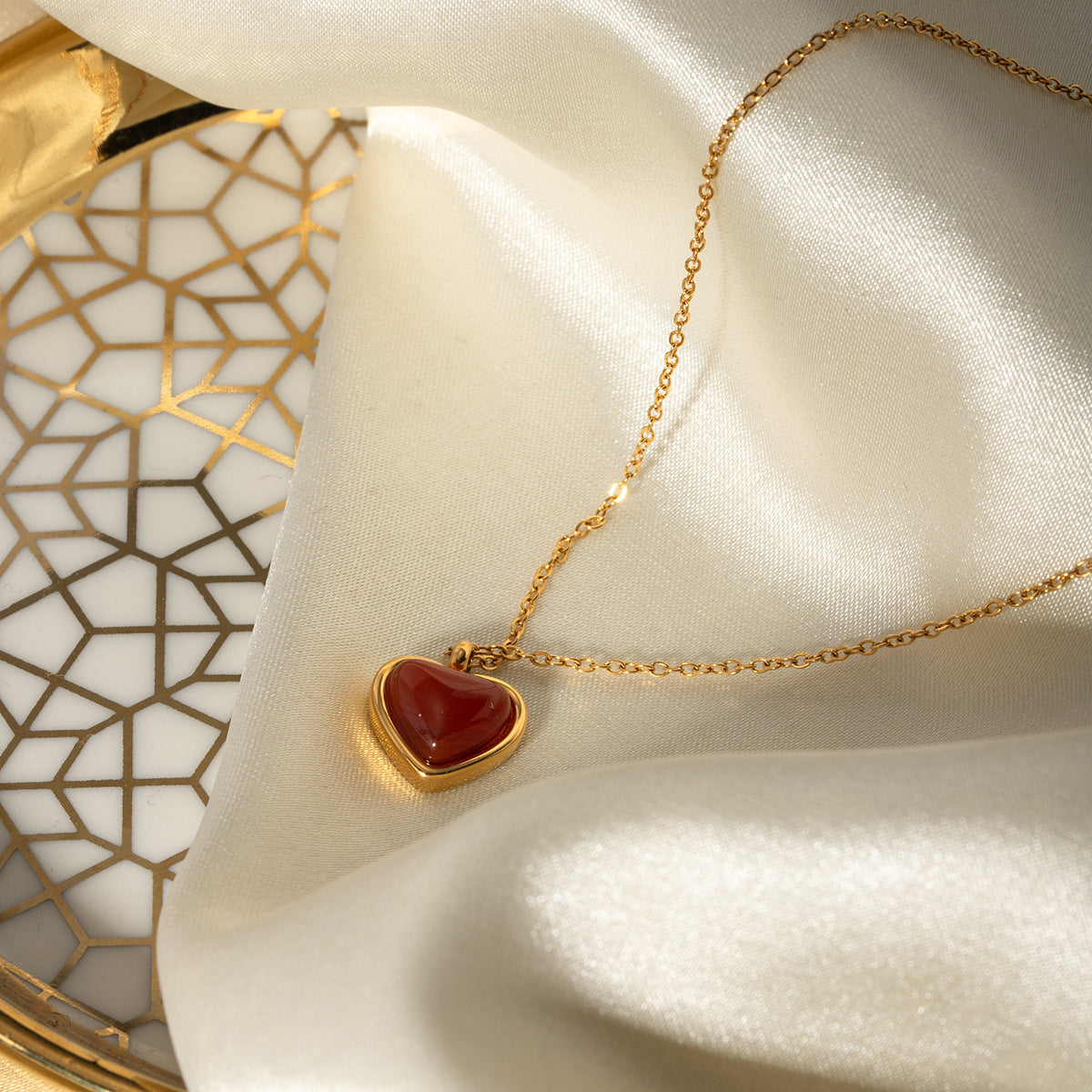 5pcs New Style 18K Gold Stainless Steel Inlaid With Red Agate Love Pendant Necklace Collar