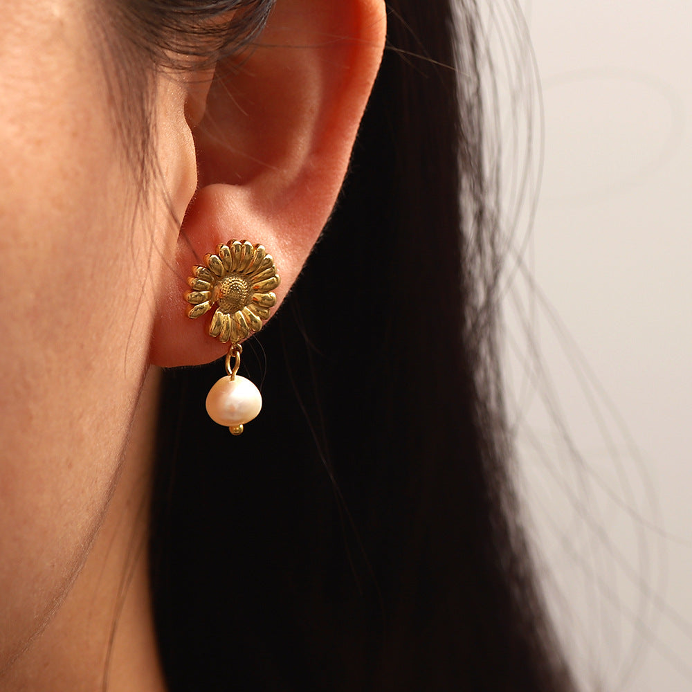 5pcs Vintage Elegant Little Daisies Studs Light Pearl Earrings Women Fashion Personality All-Match Titanium Steel Earrings Earrings