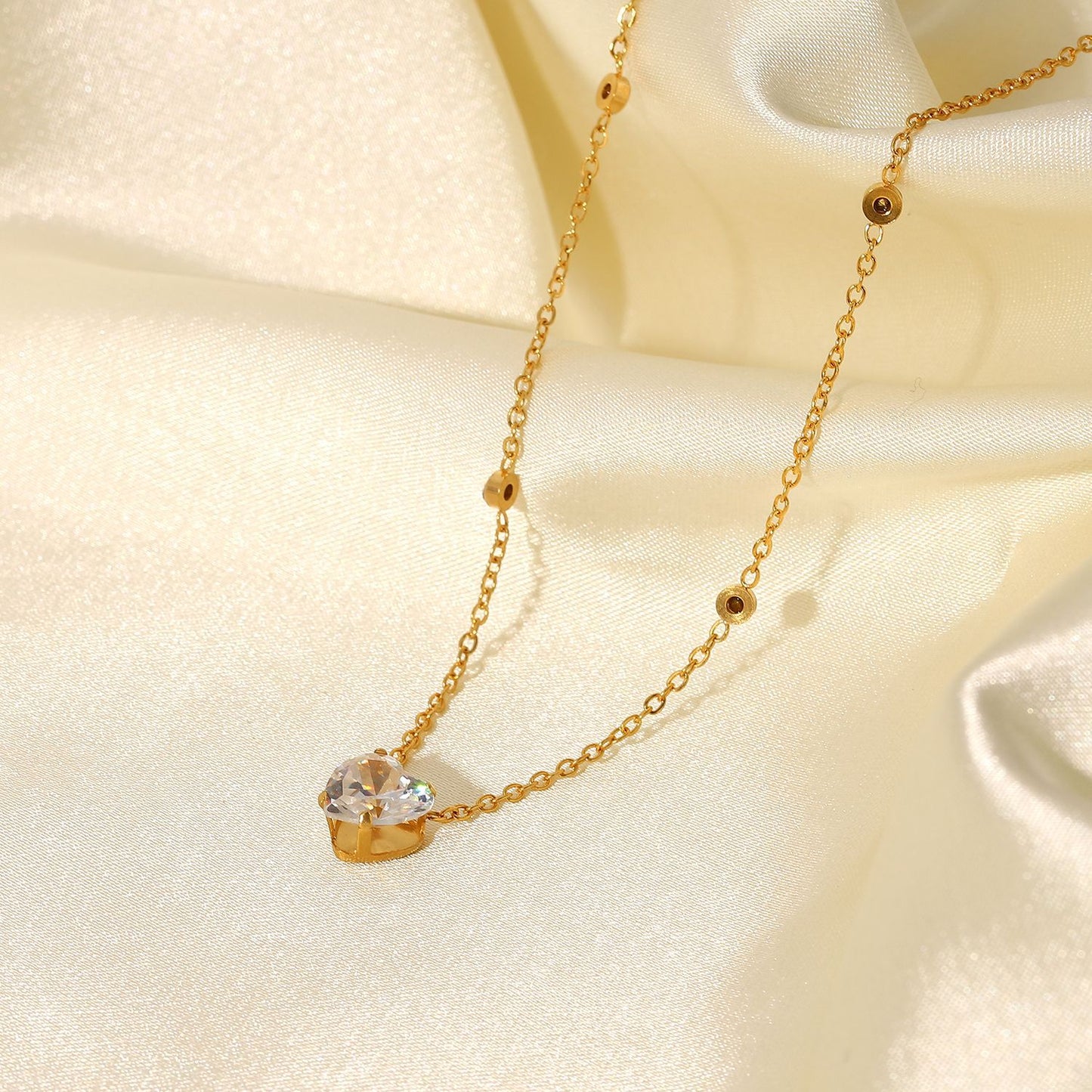 5pcs 18K Gold-Plated Stainless Steel Necklace White Heart-Shaped Zircon Necklace Ladies Temperament Jewelry With A Of Necklaces