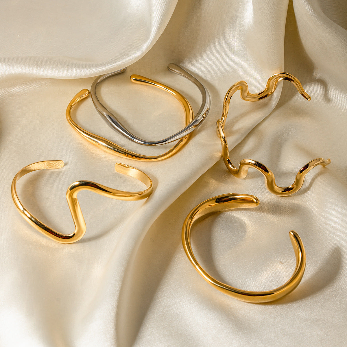 5pcs Hot 18K Gold Stainless Steel Wave Pull Type Necklace Cold Choker Women