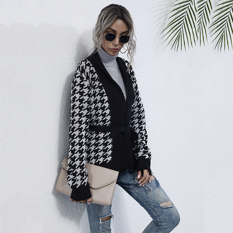 Chic Autumn Plaid Cardigan: Stay Cozy in Style with this Sweater Coat for Women