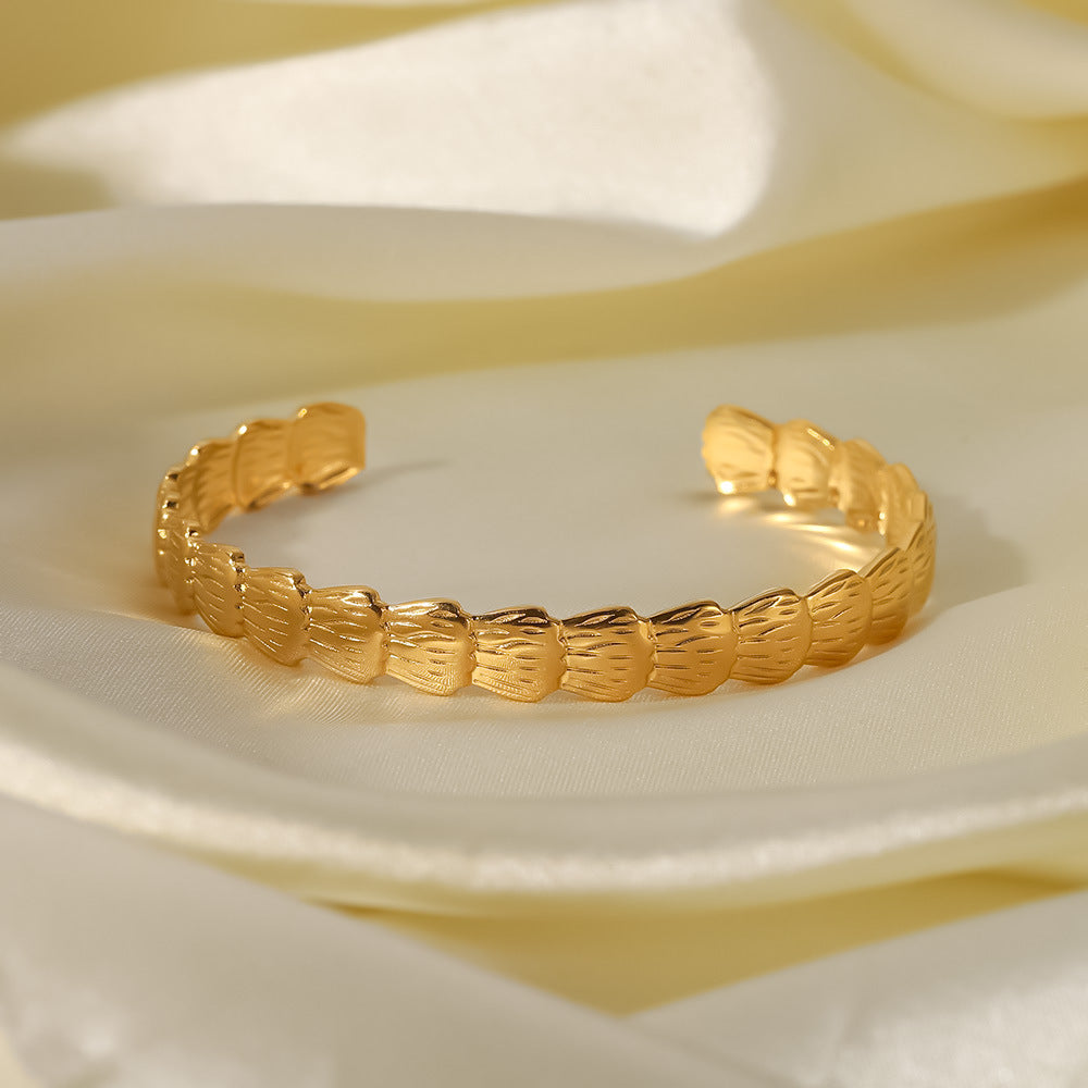 5pcs Women's Titanium Steel Bracelet Stainless Steel 18K Gold Plated Open Bracelet Fashion Jewelry Shell Bracelet For Women