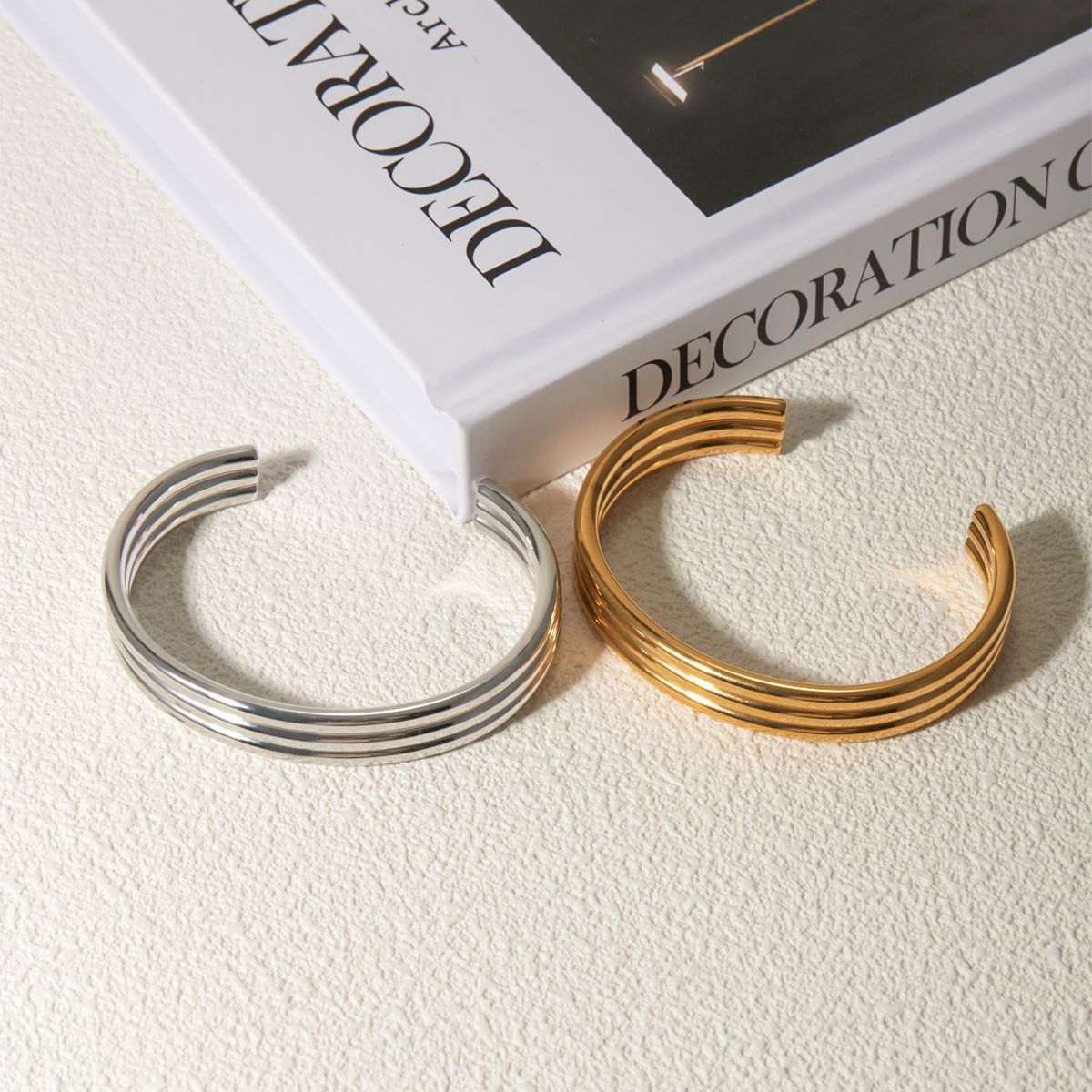 5pcs Light Luxury Titanium Steel 18K Gold Three-Layer Ribbed Open Bracelet Fashion Accessories