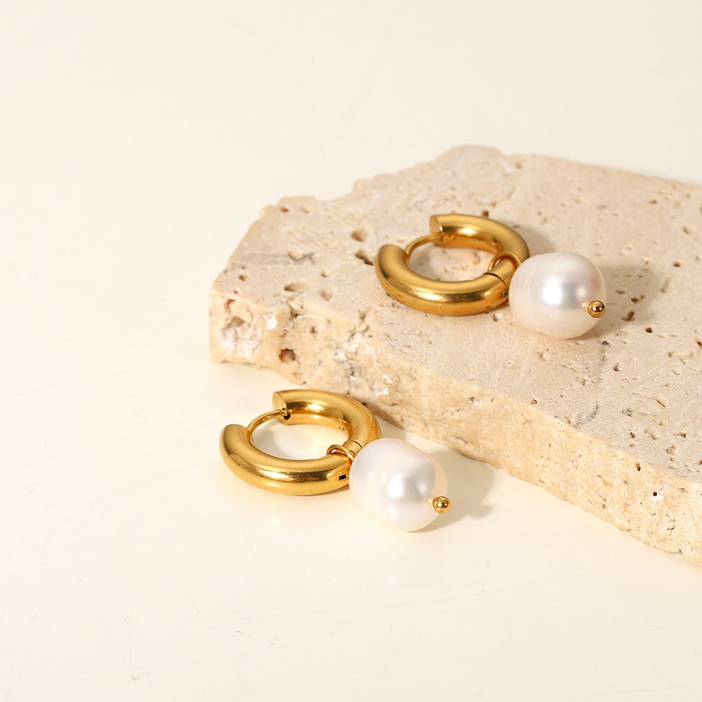 5pcs Stylish Simple Style 18K Gold Stainless Steel Earrings Natural Light Pearl Pendant Earrings For Women
