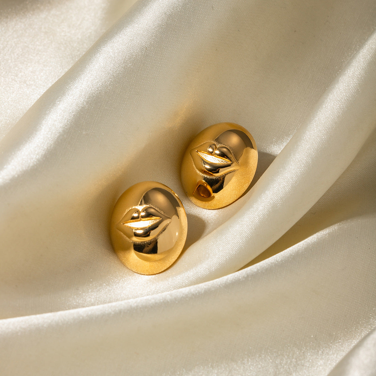 5pcs New Titanium Steel Gold-Plated Earrings Stylish 18K Gold Stainless Steel Chubby Lip Oval Stud Earrings Accessories