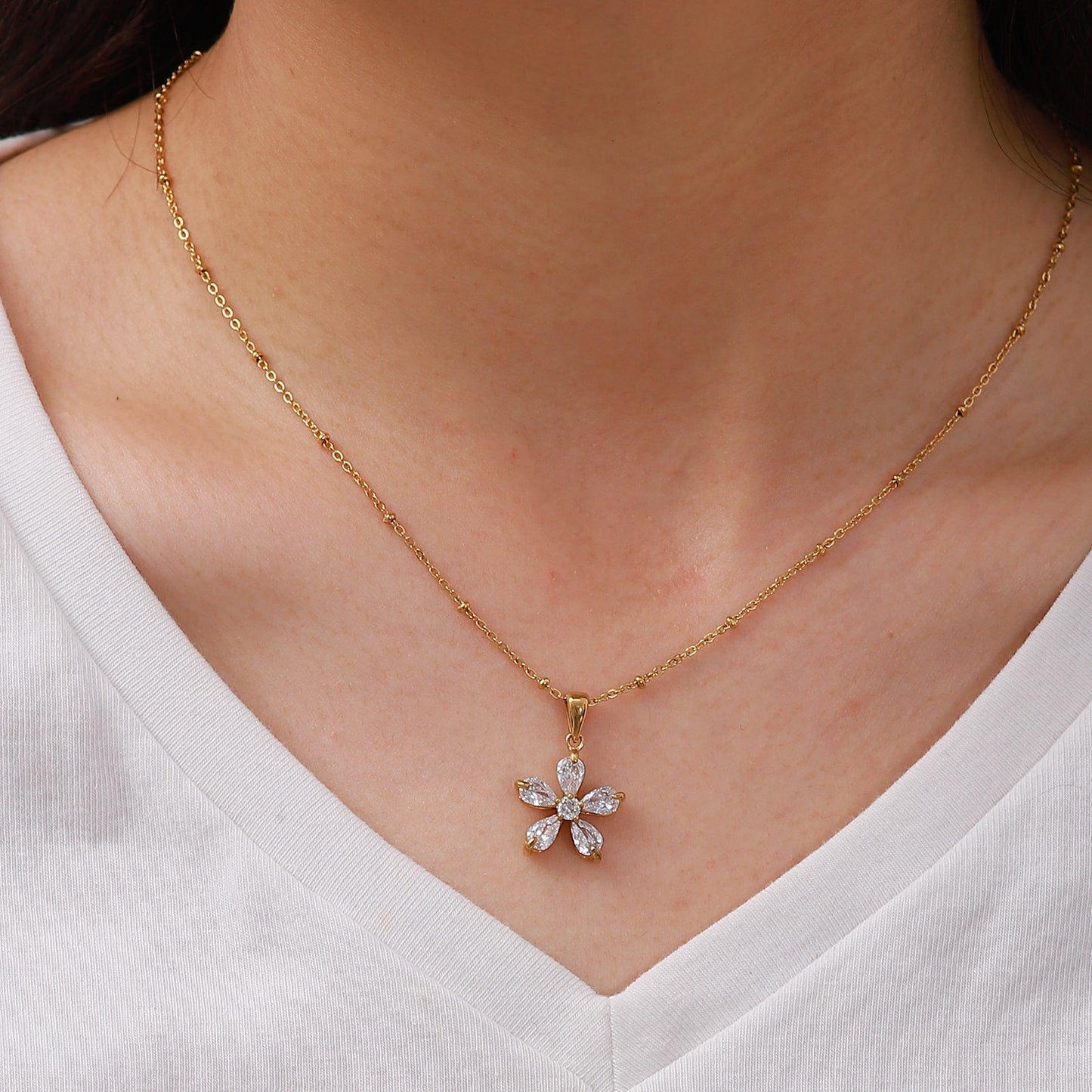5pcs New Flower Necklace 18K Gold Plated Stainless Steel 16Mm White Zircon Five-Petal Flower Pendant Necklace For Women