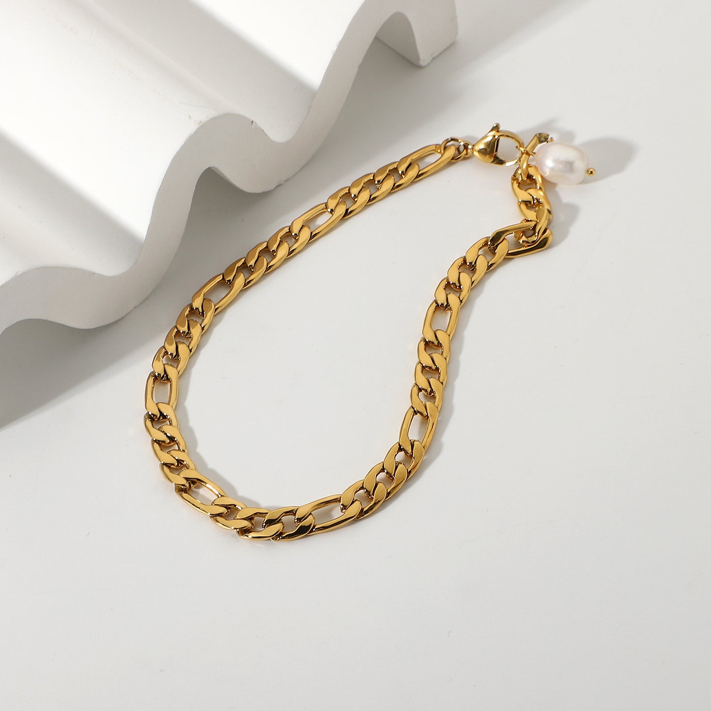 5pcs New Fashion 18K Gold-Plated Stainless Steel Figaro Chain Anklet Light Baroque Pearl Anklet Women