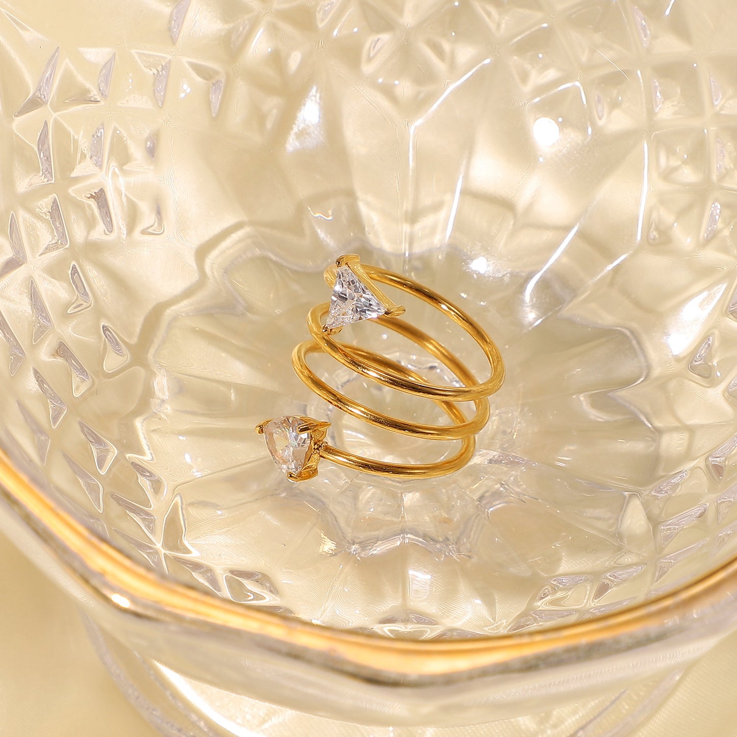 5pcs New 18K Gold Plated Spiral Triangle Zircon Ring Stainless Steel Triangle Heart Zircon Screw Ring Jewelry Female